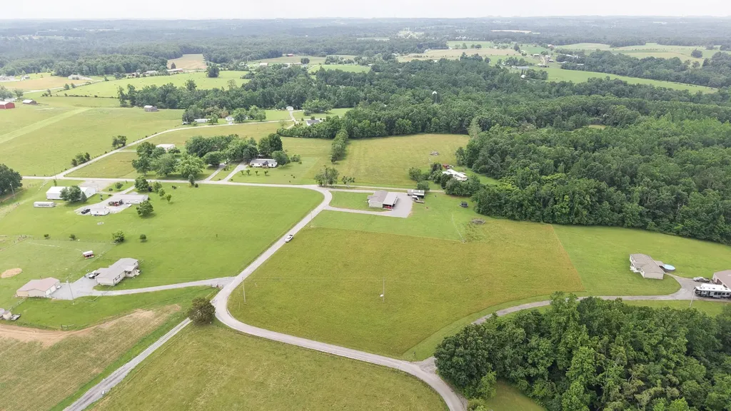 5475 King Robert Lane Westmoreland TN 37186