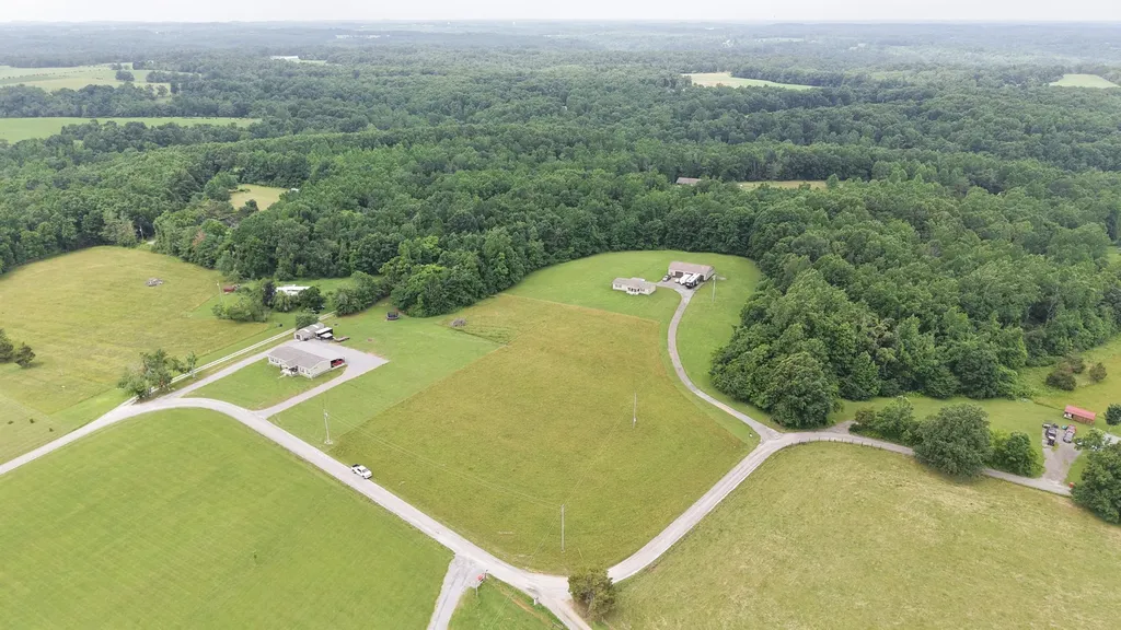 5475 King Robert Lane Westmoreland TN 37186