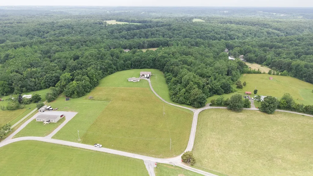 5475 King Robert Lane Westmoreland TN 37186