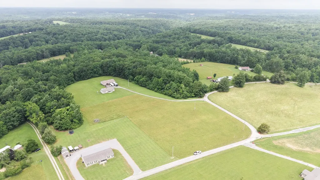 5475 King Robert Lane Westmoreland TN 37186