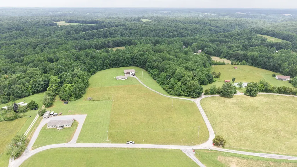 5475 King Robert Lane Westmoreland TN 37186
