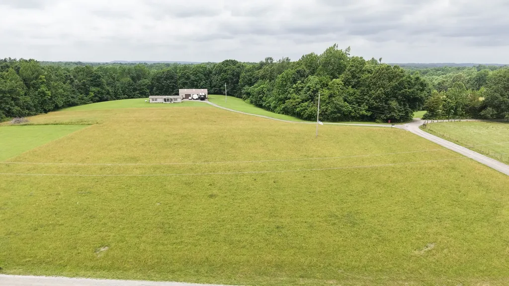 5475 King Robert Lane Westmoreland TN 37186