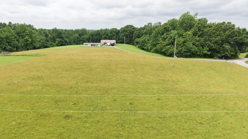 5475 King Robert Lane Westmoreland TN 37186