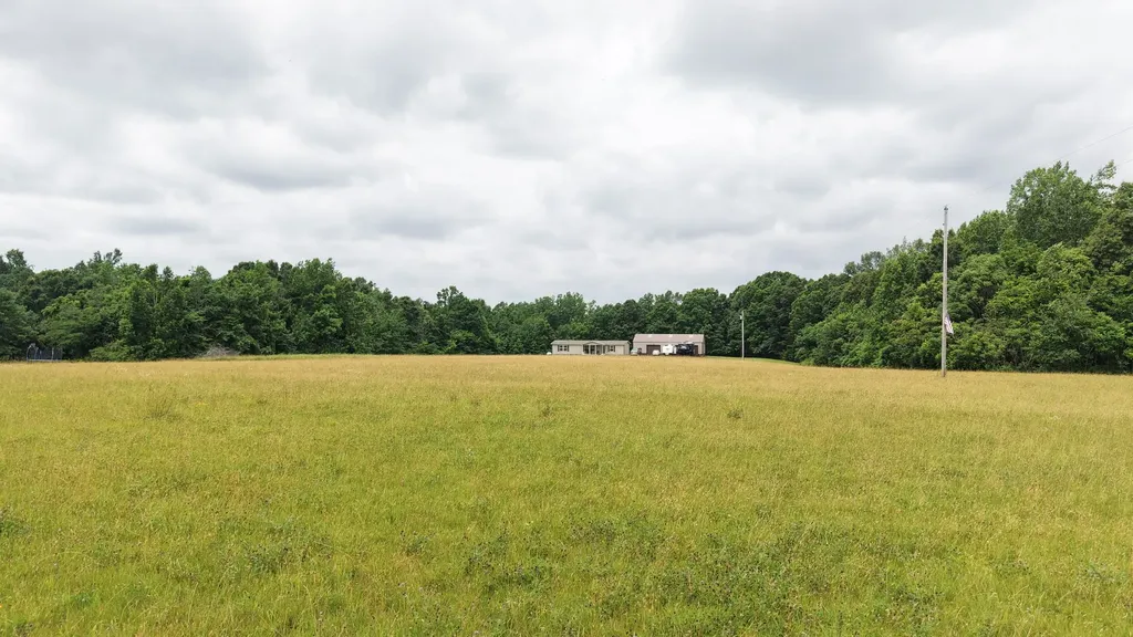 5475 King Robert Lane Westmoreland TN 37186