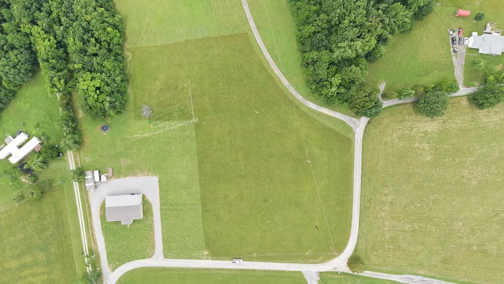 5475 King Robert Lane Westmoreland TN 37186