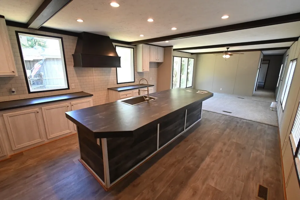 25 Marble Lane Linden TN 37096