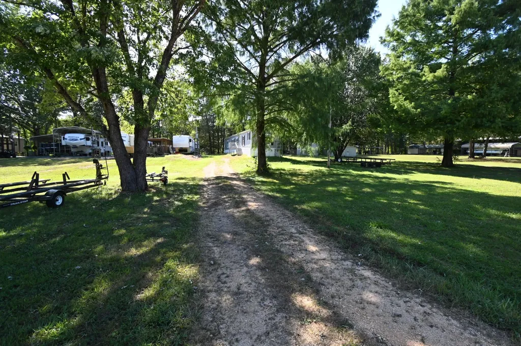 25 Marble Lane Linden TN 37096