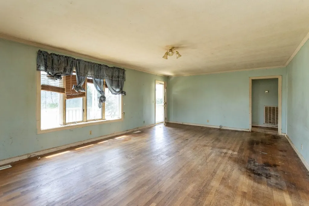 14329 Lower East Valley Road Pikeville TN 37367