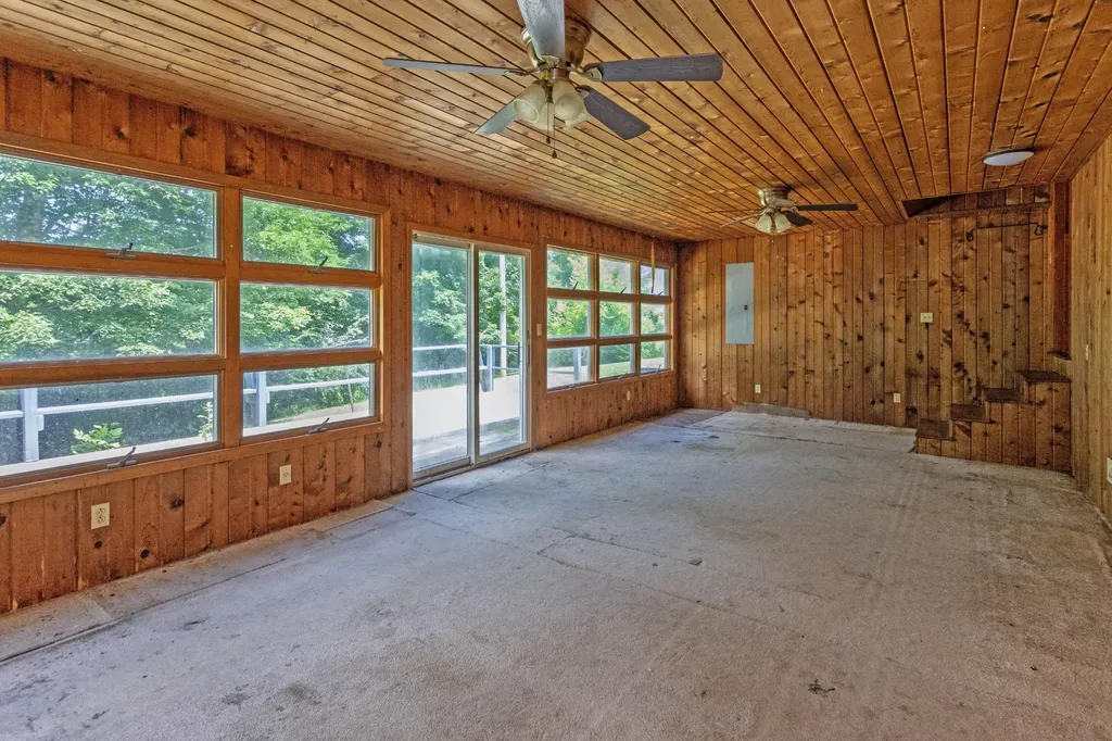 14329 Lower East Valley Road Pikeville TN 37367