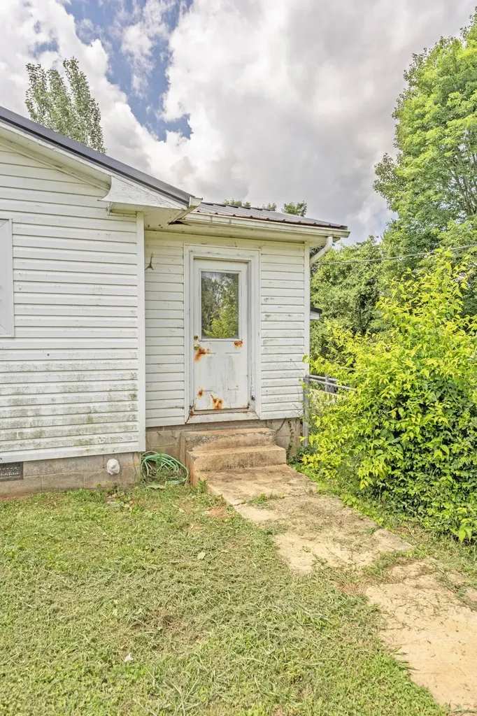 14329 Lower East Valley Road Pikeville TN 37367