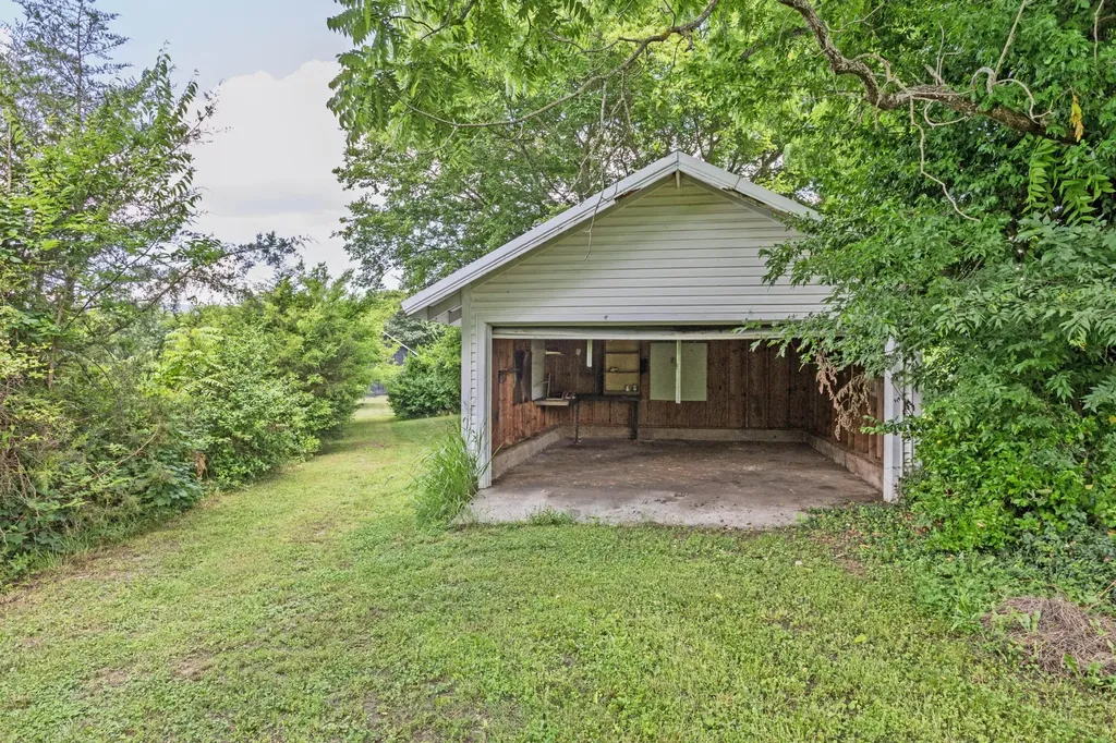 14329 Lower East Valley Road Pikeville TN 37367