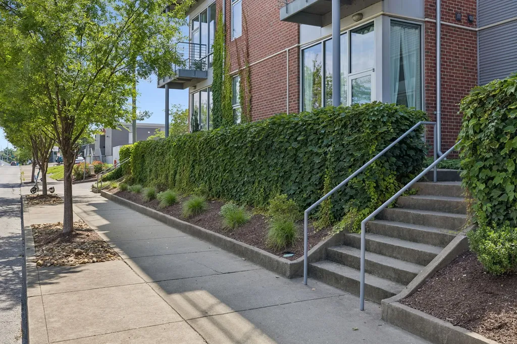 926 Woodland Street Nashville TN 37206
