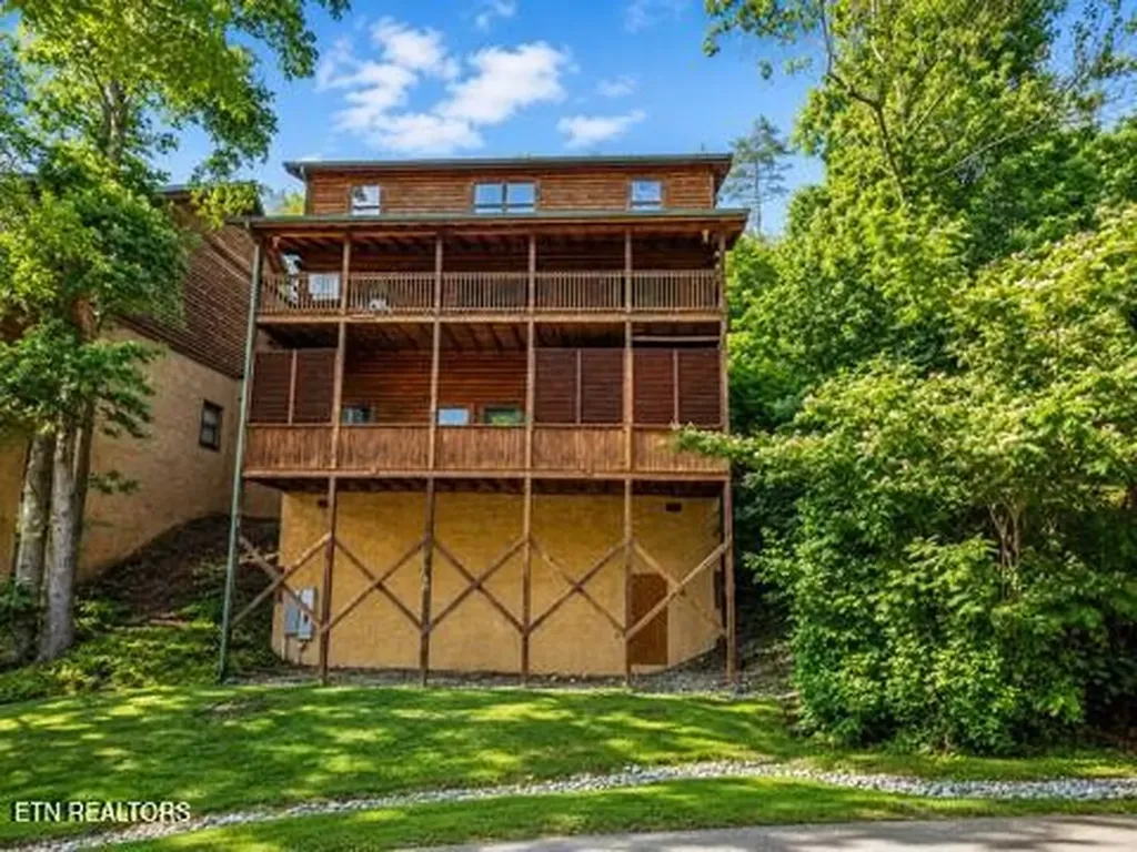 620 Chickasaw Gap Way Pigeon Forge TN 37863