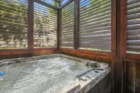620 Chickasaw Gap Way Pigeon Forge TN 37863