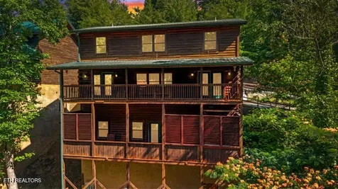 620 Chickasaw Gap Way Pigeon Forge TN 37863