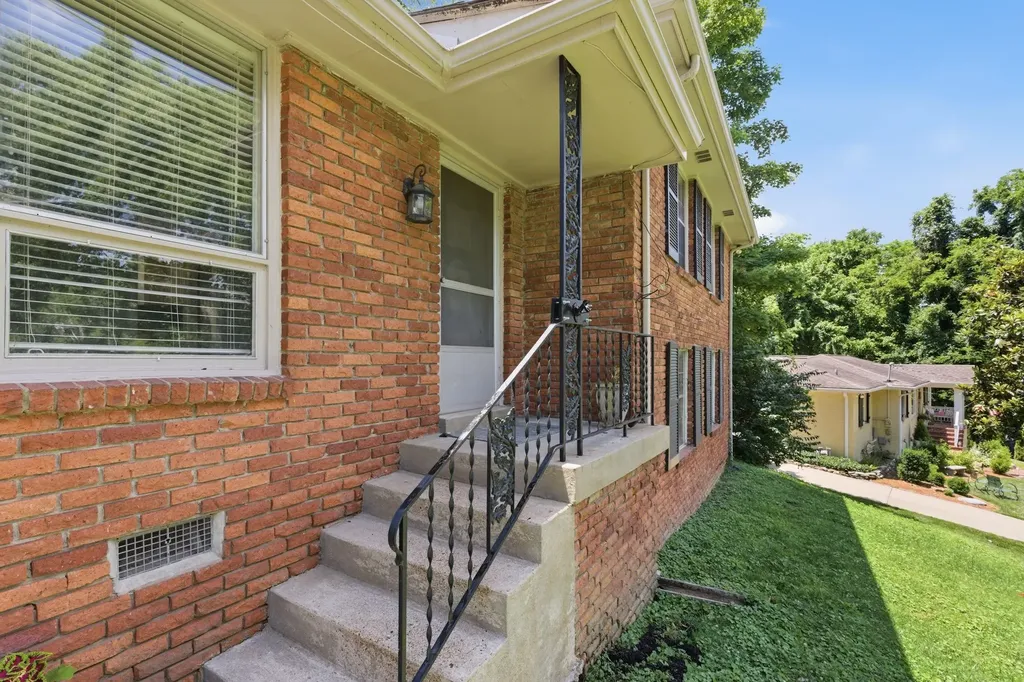 461 Manley Drive Nashville TN 37220