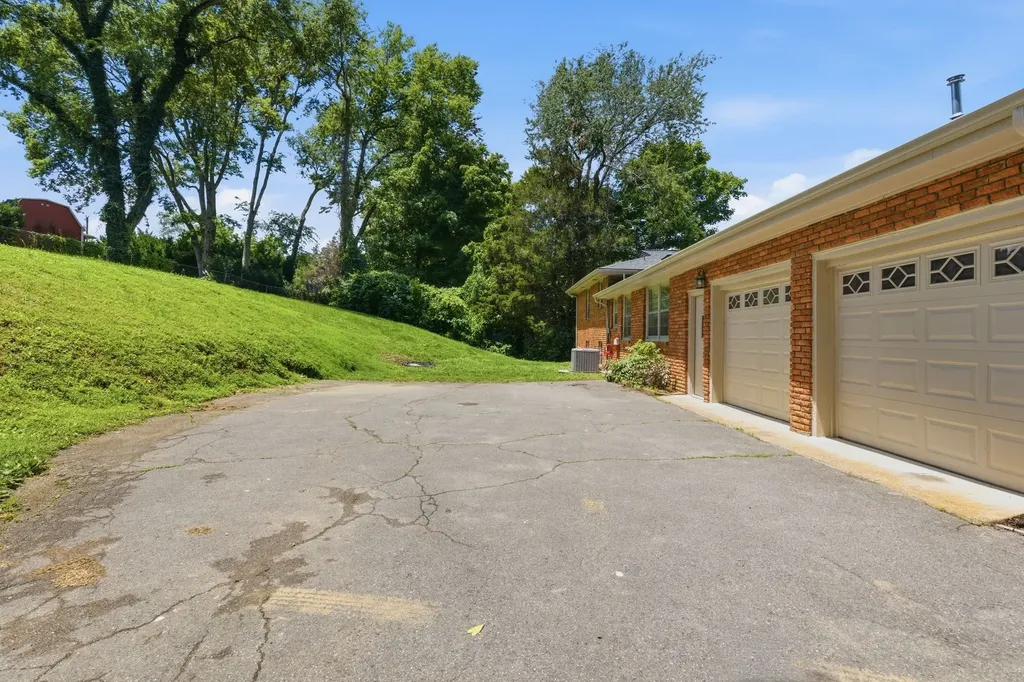 461 Manley Drive Nashville TN 37220