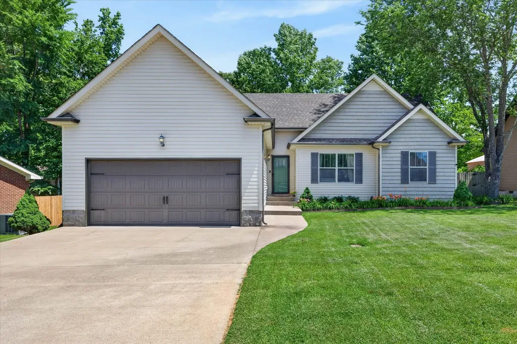 2852 Kettle Court Clarksville TN 37043
