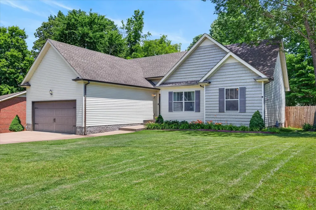 2852 Kettle Court Clarksville TN 37043