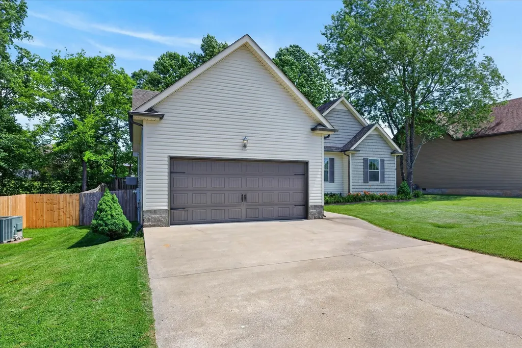 2852 Kettle Court Clarksville TN 37043