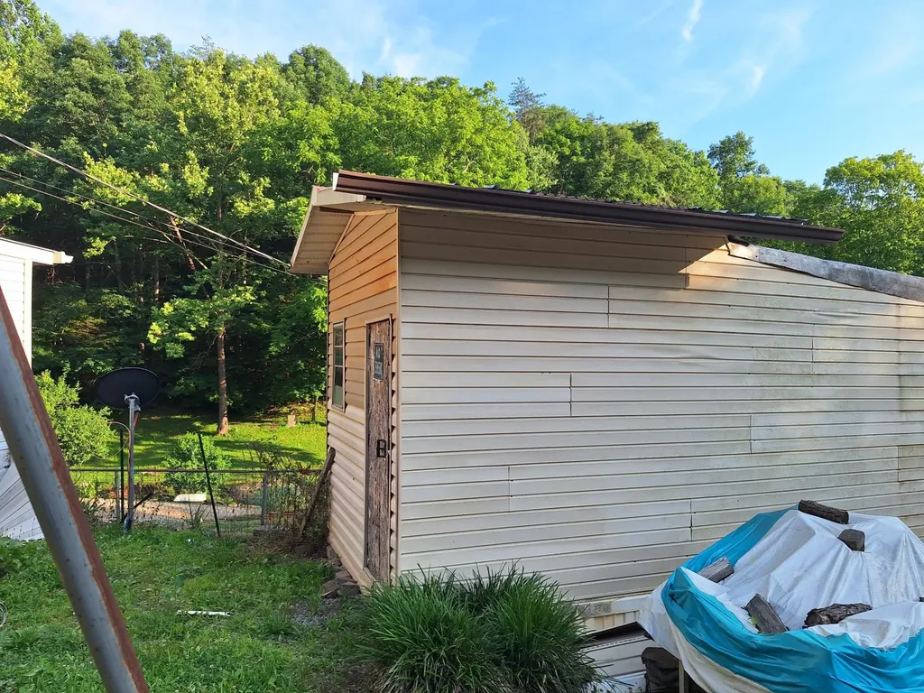 948 Wilson Station Road Englewood TN 37329