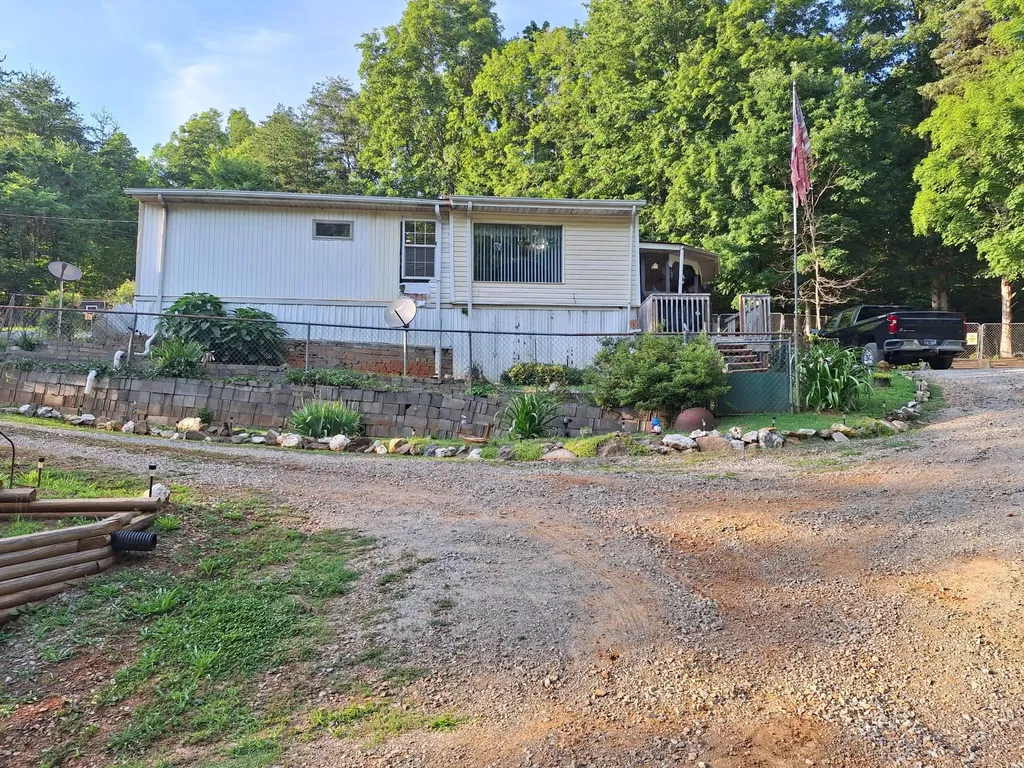 948 Wilson Station Road Englewood TN 37329