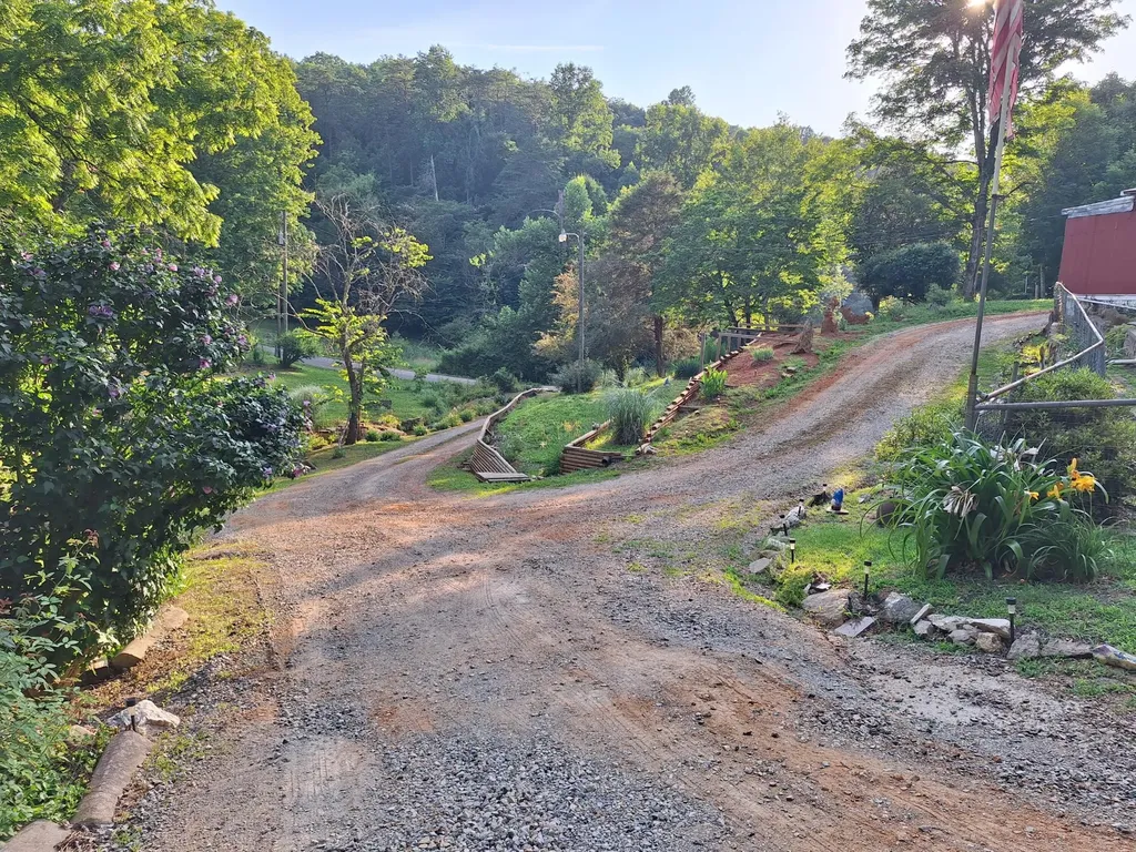 948 Wilson Station Road Englewood TN 37329