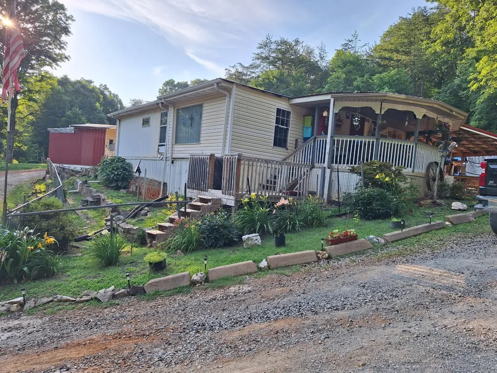 948 Wilson Station Road Englewood TN 37329