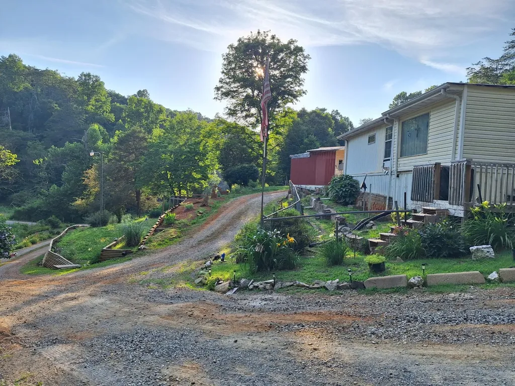 948 Wilson Station Road Englewood TN 37329