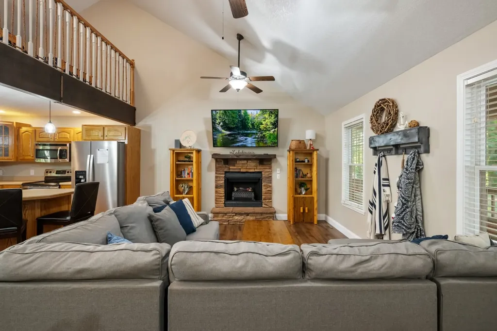 165 Kangaroo Ridge Road Byrdstown TN 38549