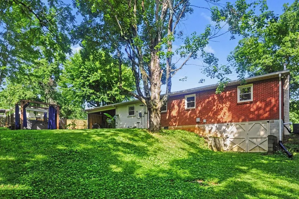 407 Portland Road White House TN 37188