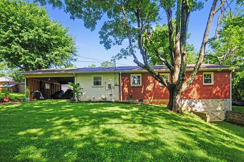 407 Portland Road White House TN 37188