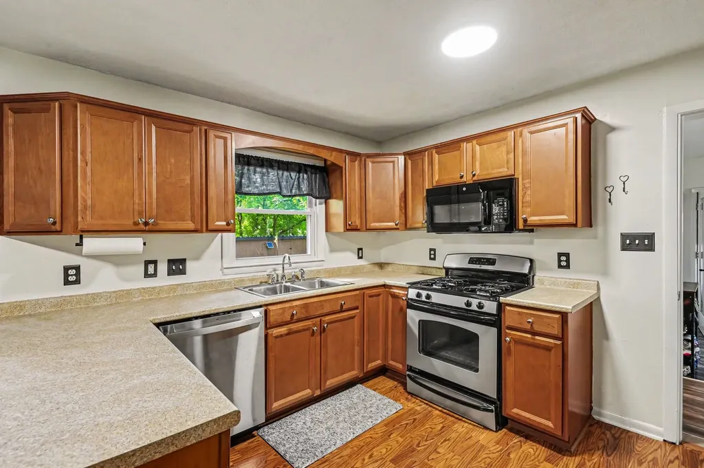 407 Portland Road White House TN 37188
