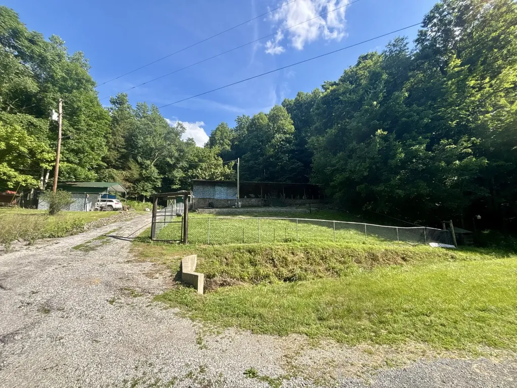 150 Amons Lane Lafayette TN 37083