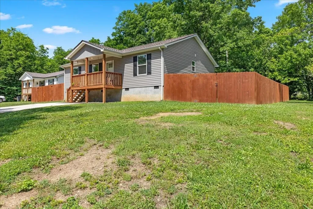 311 N Iowa Avenue Etowah TN 37331