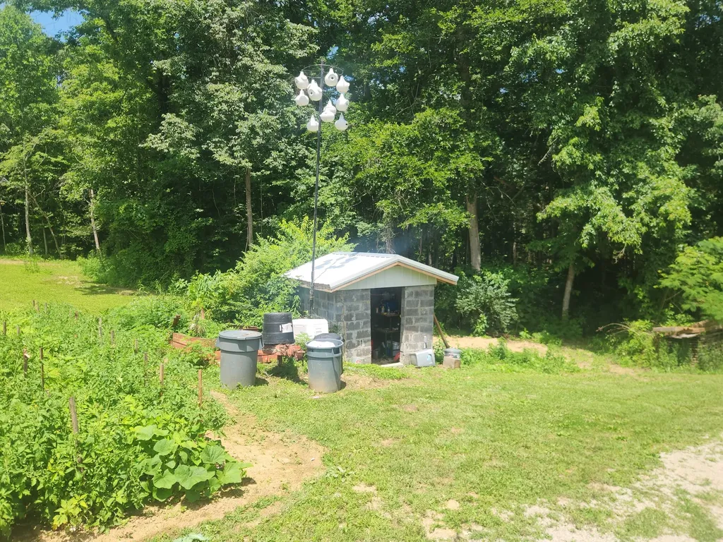 2888 Nashville Highway Lancing TN 37770