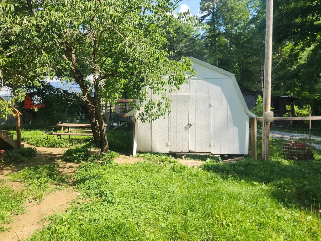 2888 Nashville Highway Lancing TN 37770