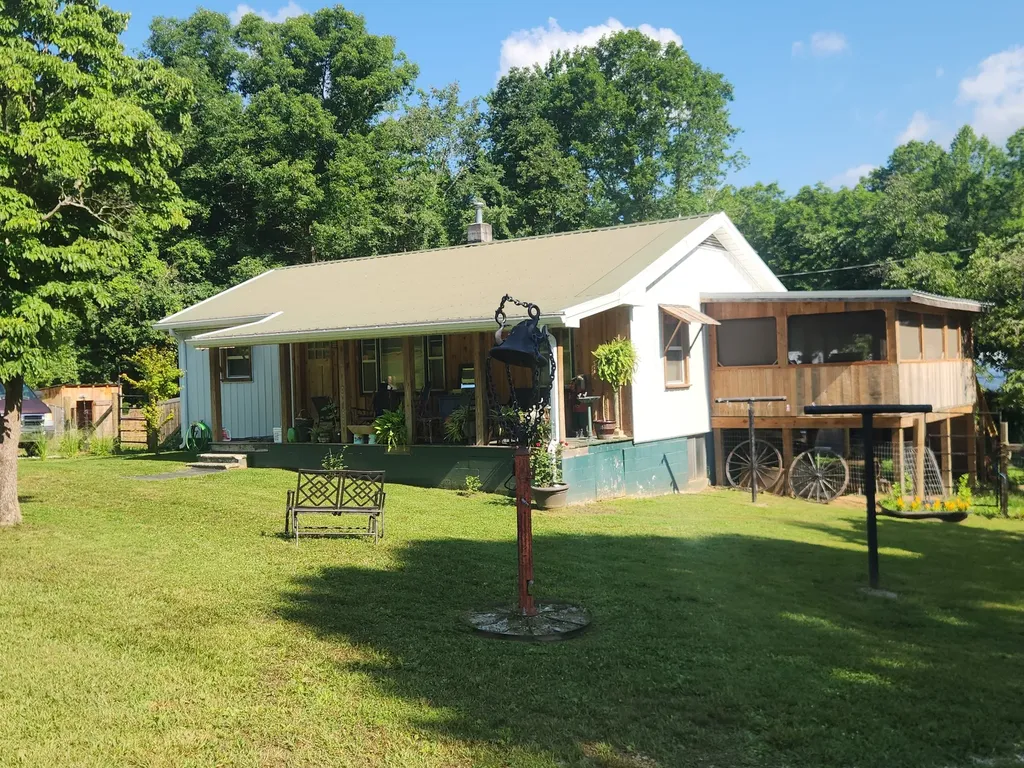 2888 Nashville Highway Lancing TN 37770