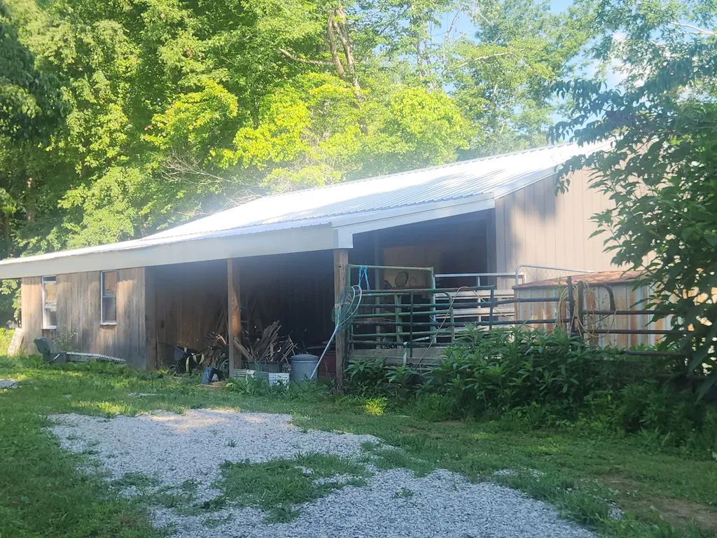 2888 Nashville Highway Lancing TN 37770