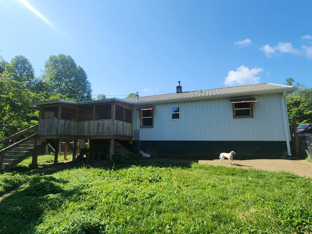 2888 Nashville Highway Lancing TN 37770