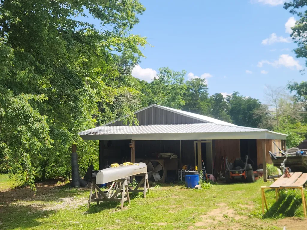 2888 Nashville Highway Lancing TN 37770