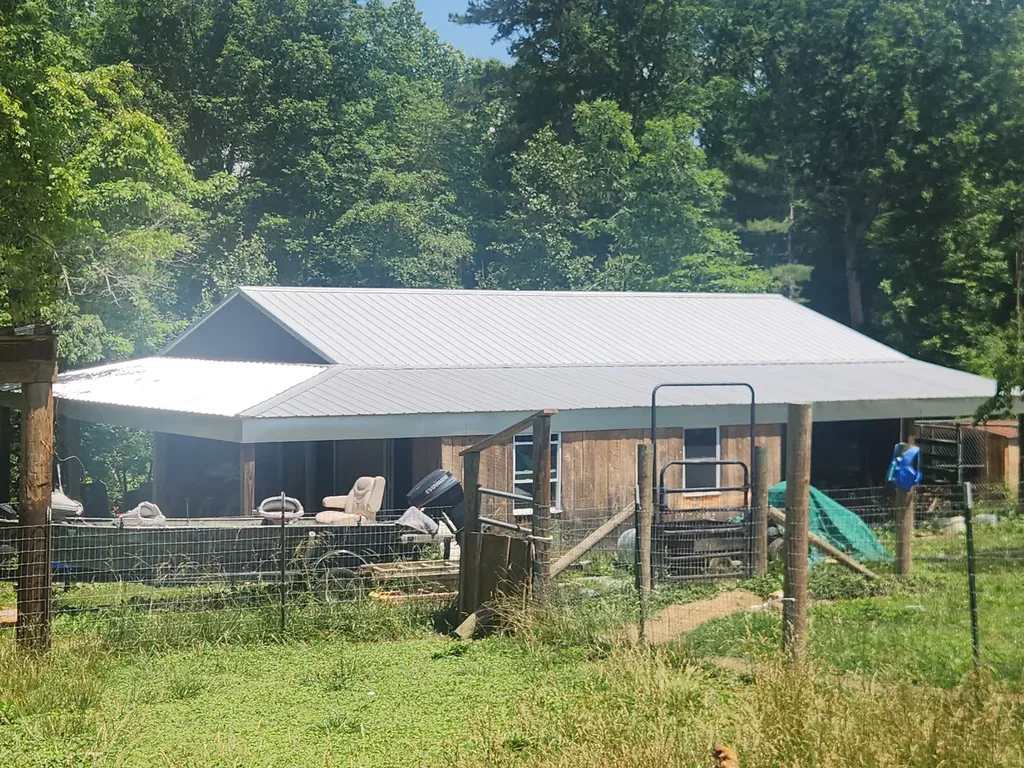 2888 Nashville Highway Lancing TN 37770