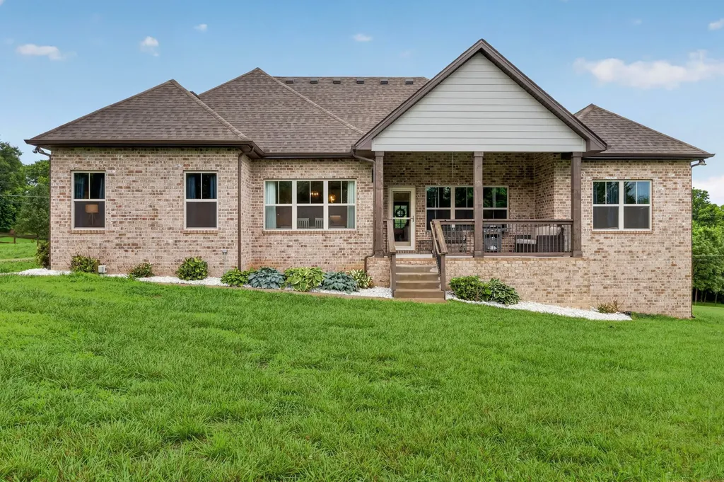 1005 Hiltonwood Boulevard Castalian Springs TN 37031
