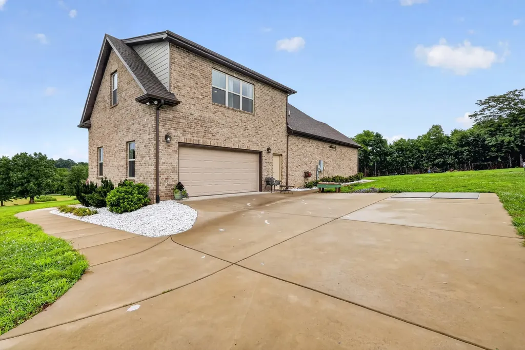 1005 Hiltonwood Boulevard Castalian Springs TN 37031