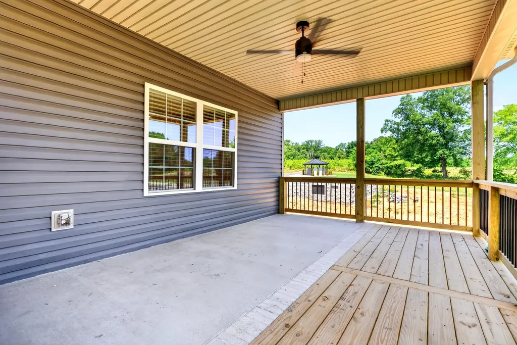 1105 Black Rock Road Clarksville TN 37040