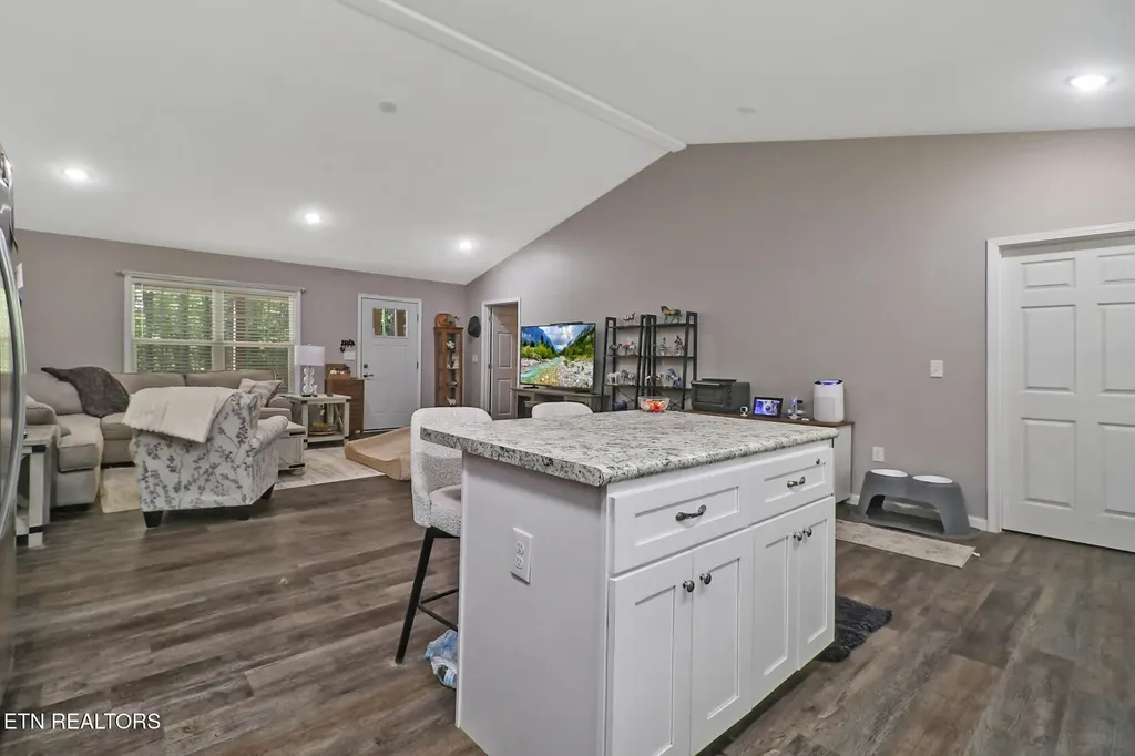 122 Jay Loop Jamestown TN 38556