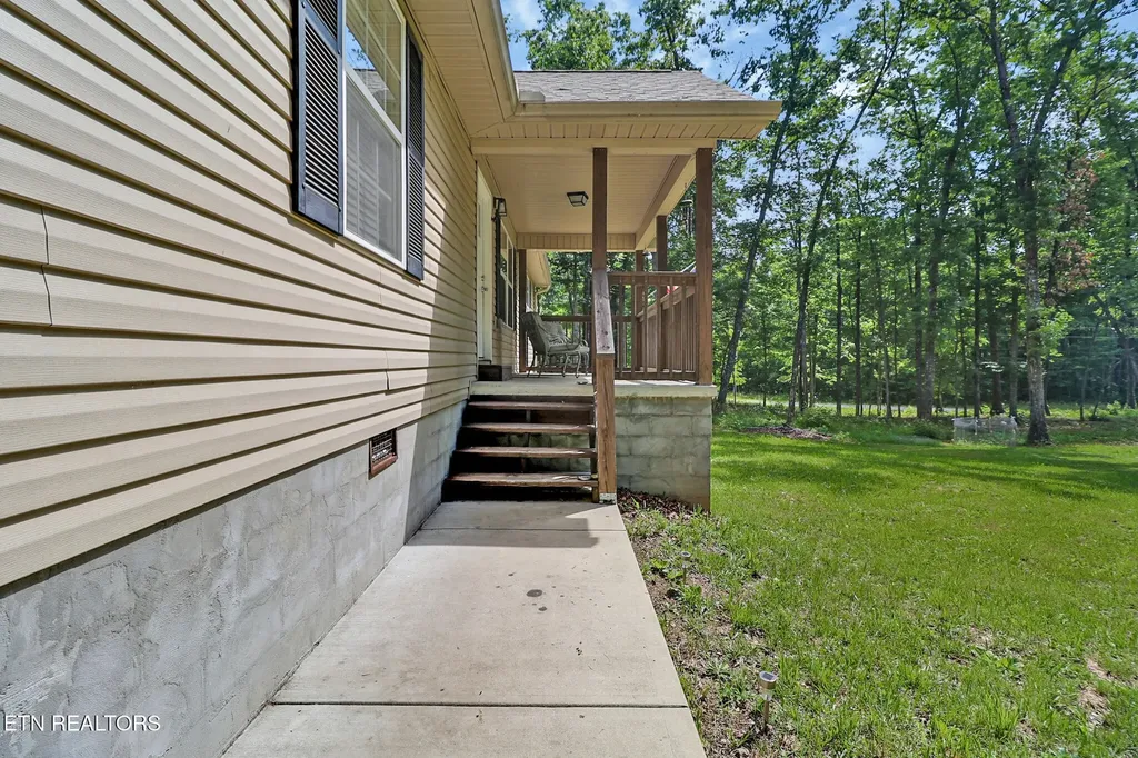 122 Jay Loop Jamestown TN 38556