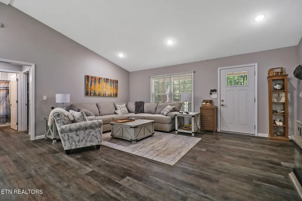 122 Jay Loop Jamestown TN 38556