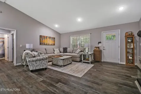 122 Jay Loop Jamestown TN 38556