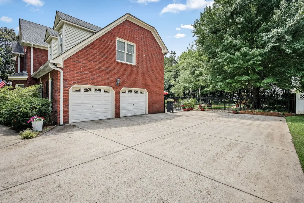 1310 White Oak Lane Murfreesboro TN 37130